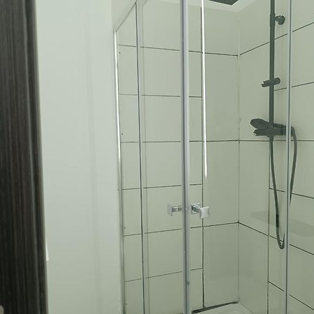Family Delux Center Apartment Мадрид Екстериор снимка