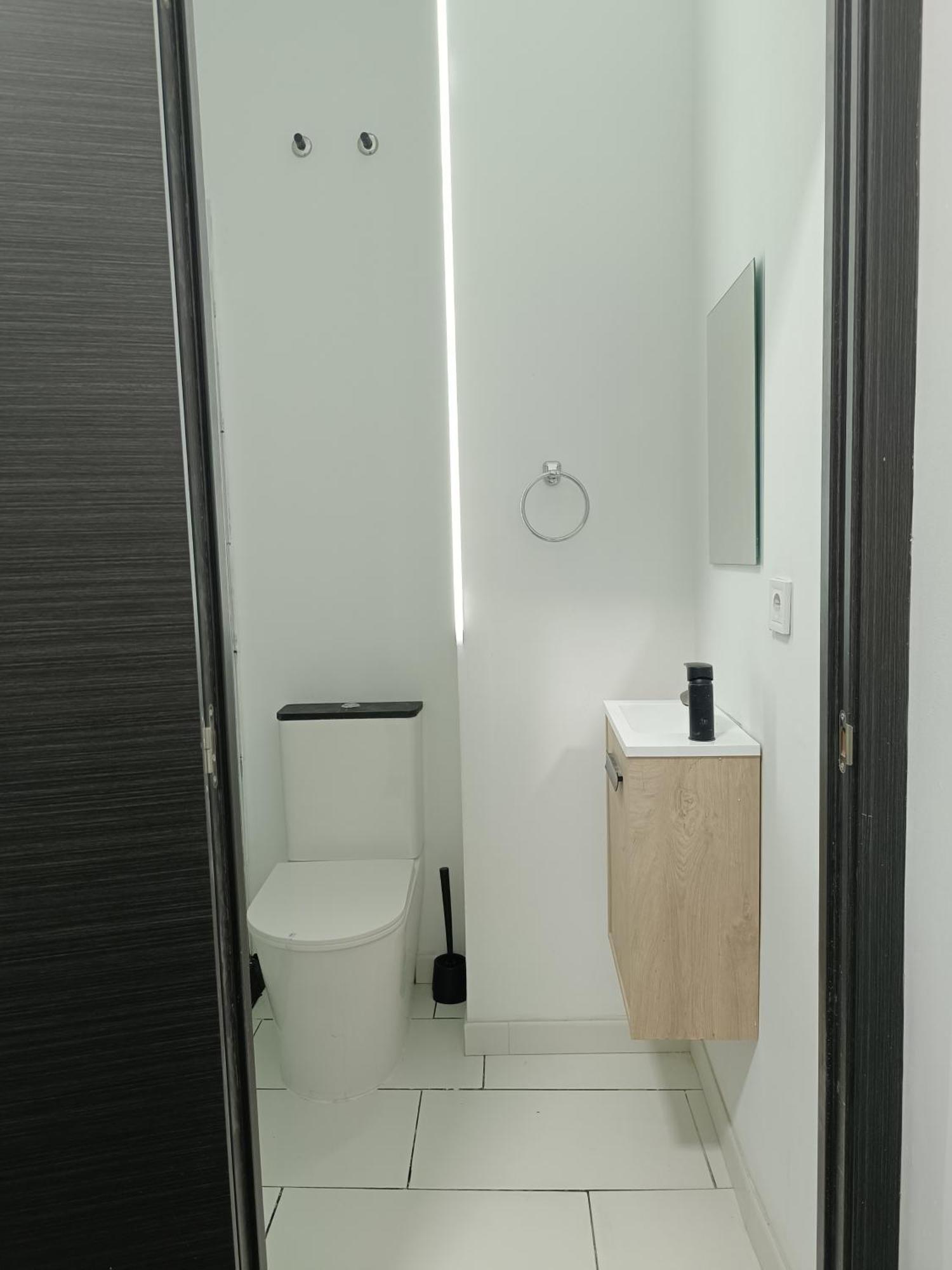 Family Delux Center Apartment Мадрид Екстериор снимка