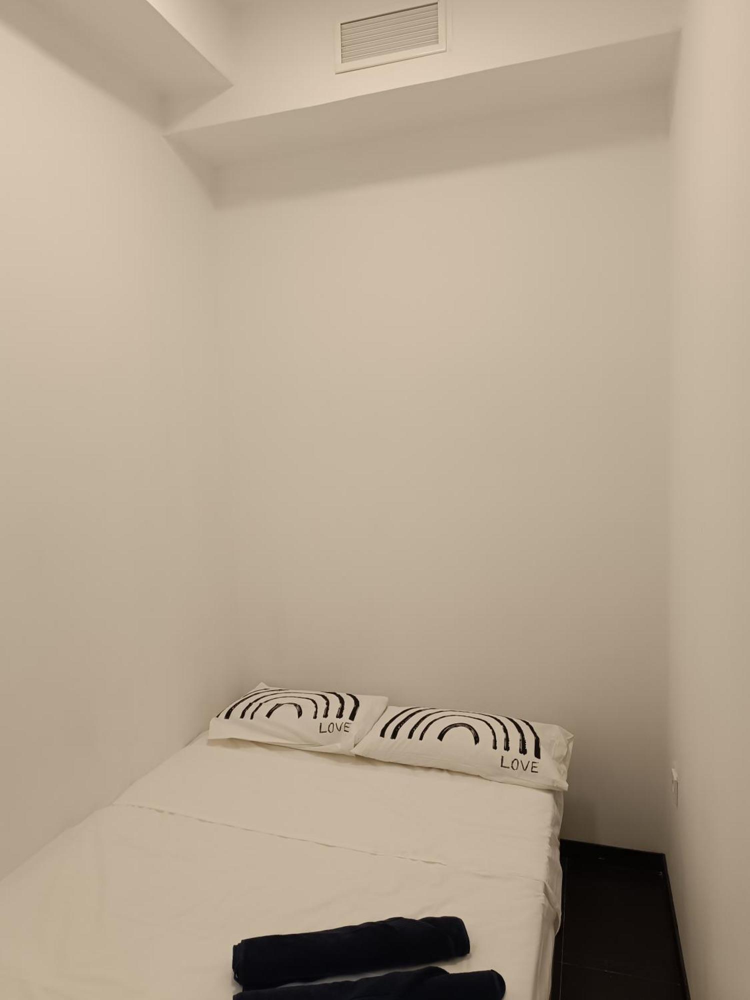 Family Delux Center Apartment Мадрид Екстериор снимка